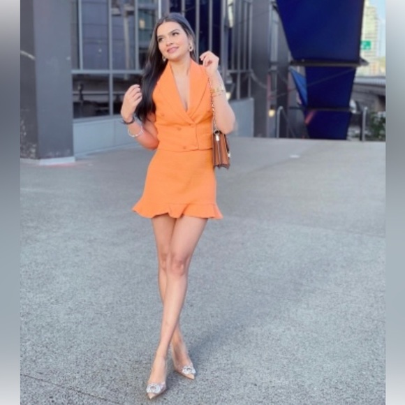 Textured weave ruffled skirt and vest. Size small. Brand new condition. - Picture 1 of 1